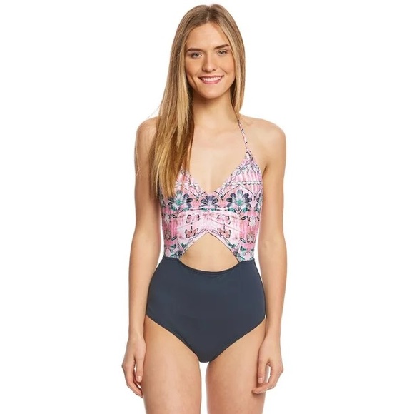 O’Neill one piece swimsuit - Picture 1 of 10